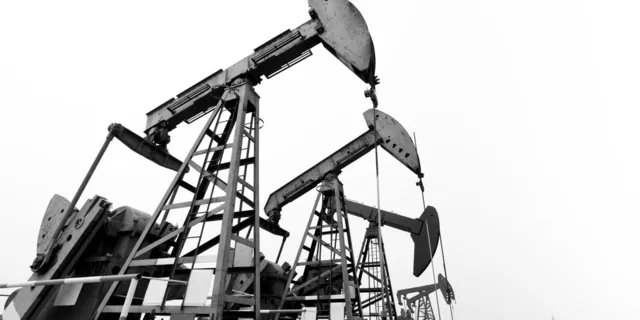 Oil edges ร่วงลง หลังสหรัฐฯ ดันโอเปกให้สูบน้ำมากขึ้น